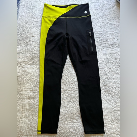 FABLETICS HIGH WAISTED MOTION 365 ZIP POCKET BLACK AND YELLOW COLOR SIZE MEDIUM - Picture 6 of 7